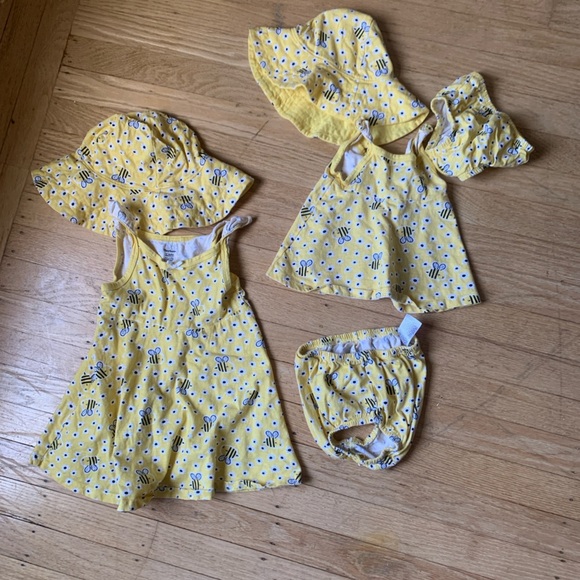 Sister or cousin matching sundresses, hats and bloomers - 6 piece lot - Picture 3 of 4